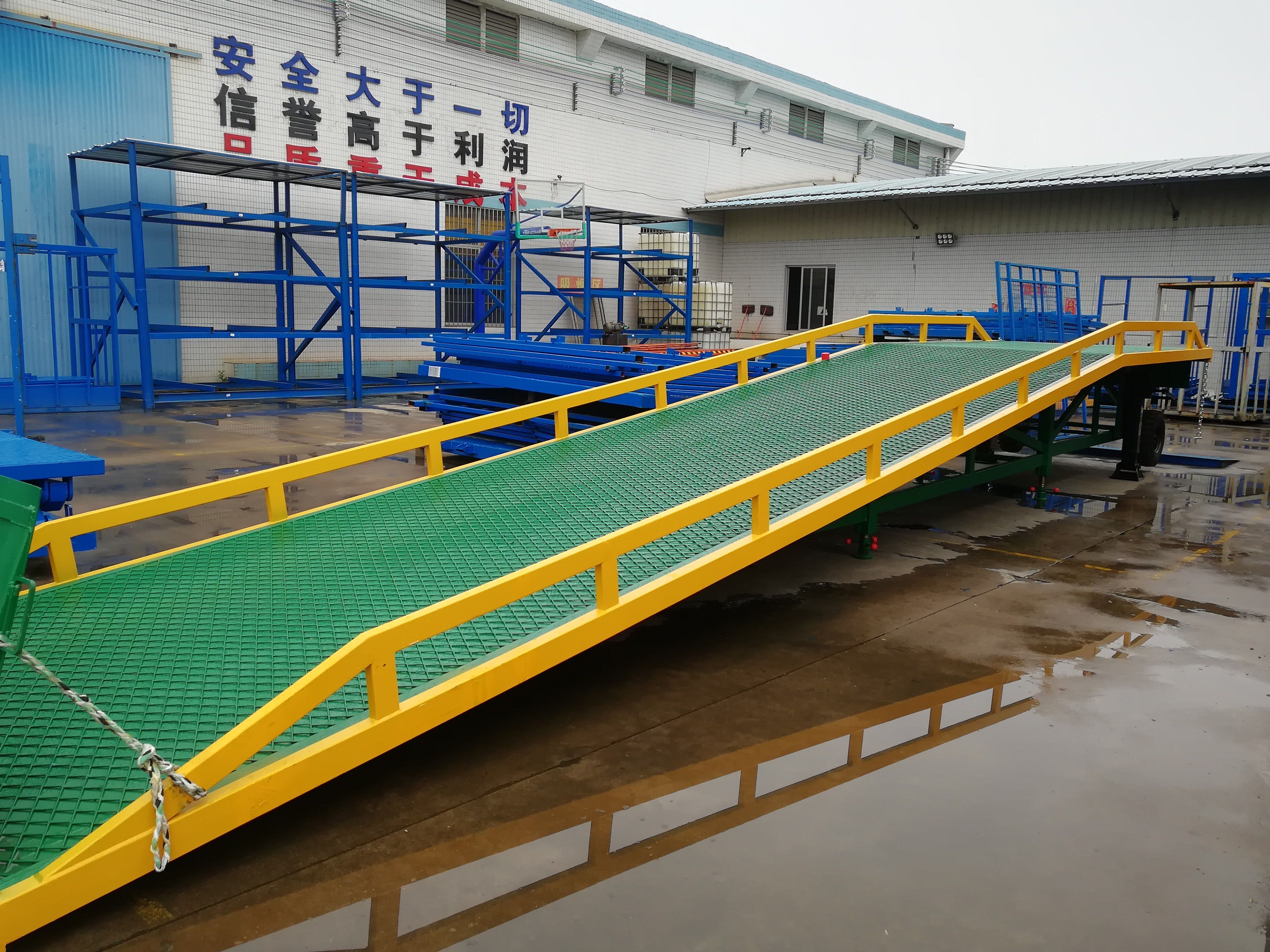 科恩·罗登基兴叉车登车桥